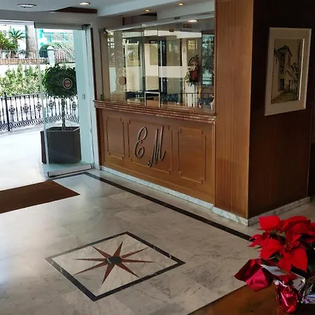 In First Line Apto 4-7 Appartement *